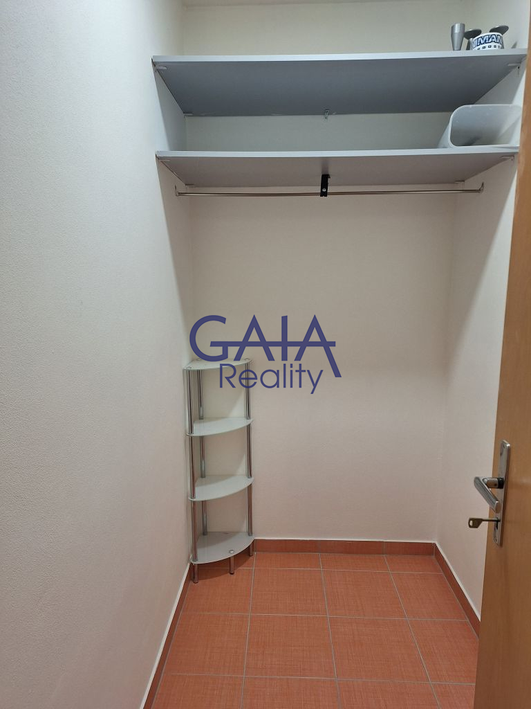 Pronájem bytu 1+kk, 46 m&sup2; s balkonem – Prostě