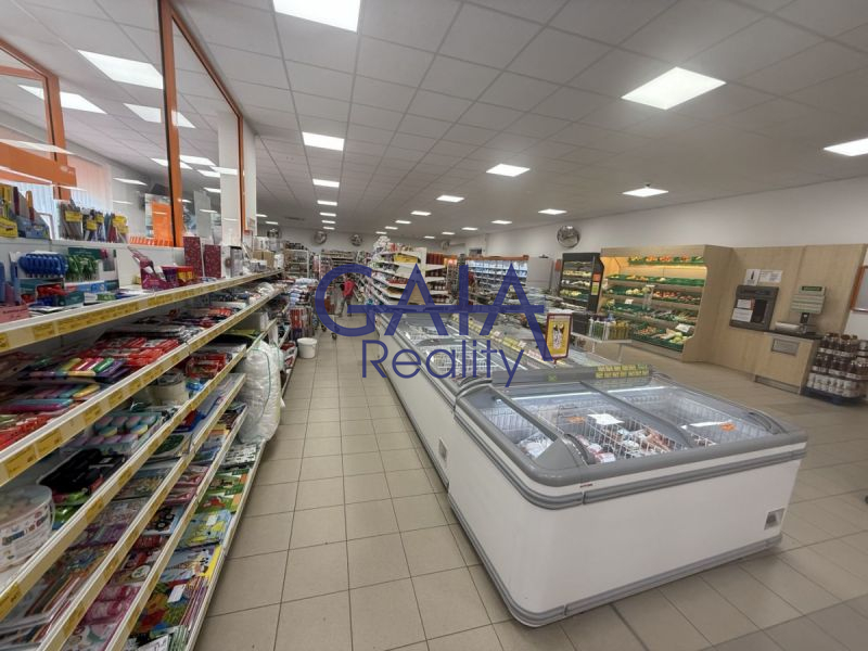 Komerční objekt po rekonstrukci s fotovoltaikou 