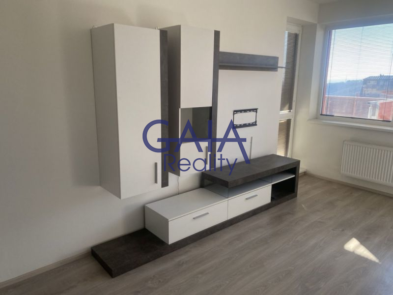 Moderní byt 2+kk s lodžií a pěkným výhledem 