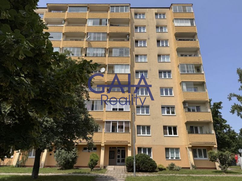 Pronájem krásného zařízeného bytu 2+1 s balkonem a nikou