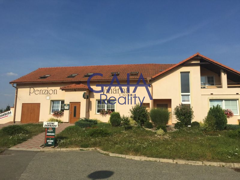 Pronájem zavedené Vinárny s ubytováním u Baťova kanálu