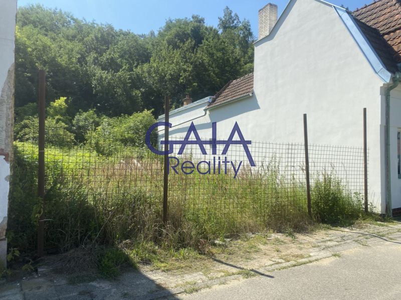 Prodej stavebního pozemku 505 m² Lovčice