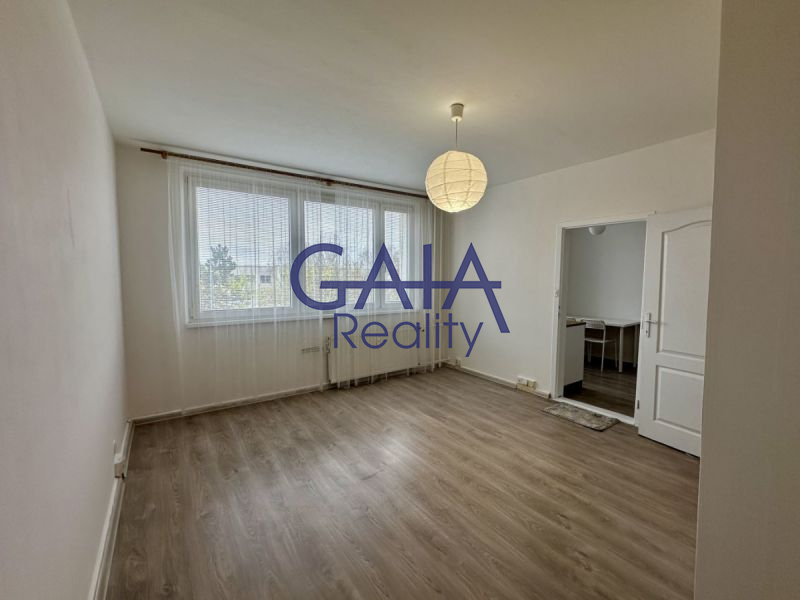 K pronájmu útulný a světlý byt 1+1 s nikou