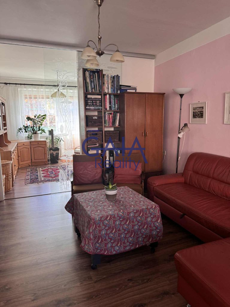 Prodej hezkého prostorného bytu 3+1 v klidné části