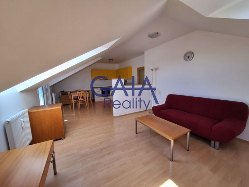 Pronájem bytu 1+kk, 46 m&sup2; s balkonem – Prostě