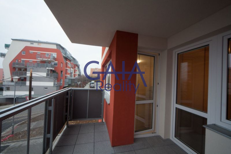 Moderní byt 2+kk s lodžií a pěkným výhledem 