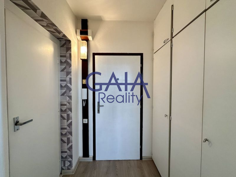 K pronájmu útulný a světlý byt 1+1 s nikou