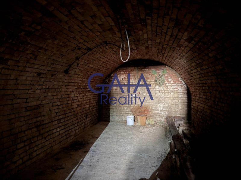 Prodej vinného sklepa s krásným kvelbem a zahradou