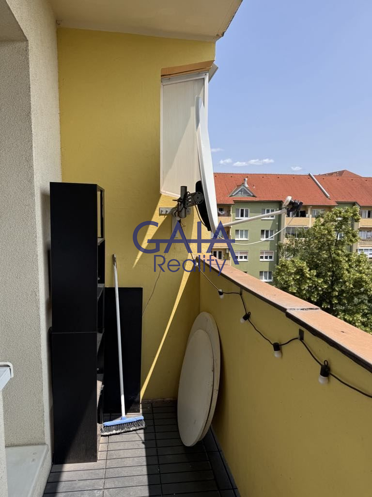 Pronájem krásného zařízeného bytu 2+1 s balkonem a nikou