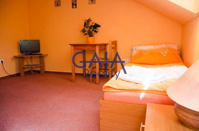 Pronájem zavedené Vinárny s ubytováním u Baťova kanálu