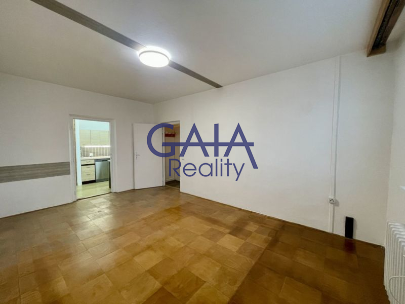 Pronájem bytu 3+1 s balkonem blízko centra města