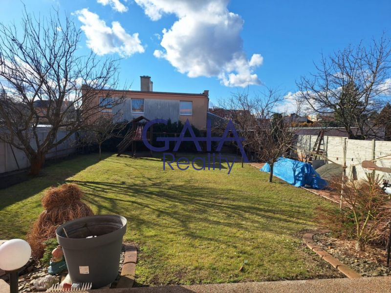 Pronájem krásného bytu 2+1 s terasou, markýzou a zahradou