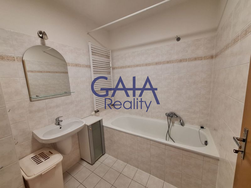 Pronájem bytu 1+kk, 46 m&sup2; s balkonem – Prostě