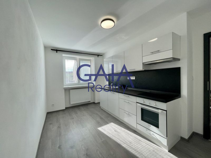 Pronájem bytu 2+1 s lodžií ve Bzenci