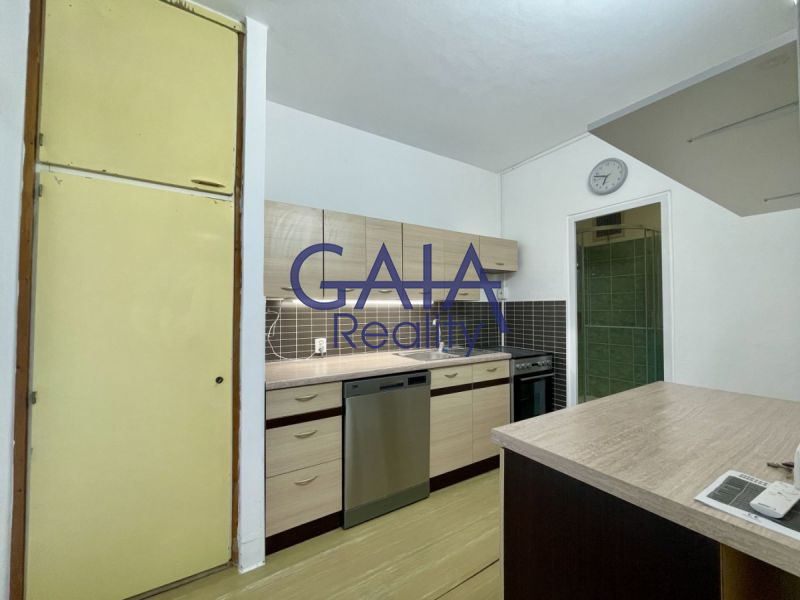 Pronájem bytu 3+1 s balkonem blízko centra města