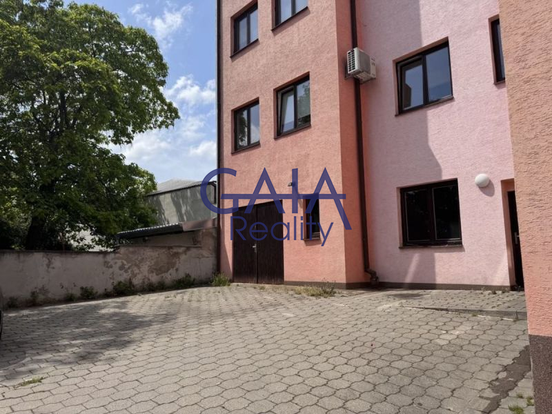 Vhodné prostory pro Vaše podnikání 180 m² v centru města