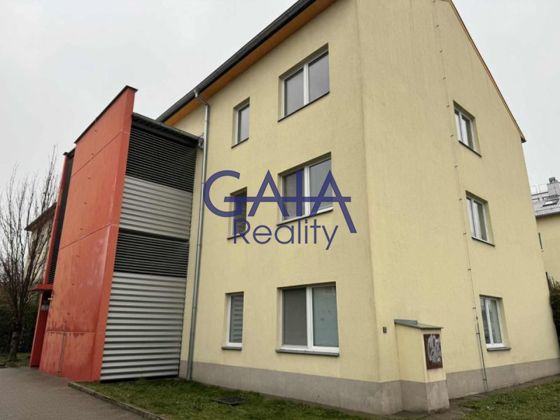 Pronájem hezkého podkrovního bytu 3+kk, 70 m²