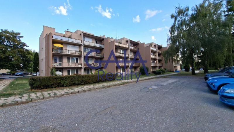 Prostorný cihlový byt 3+kk s lodžií v klidné části