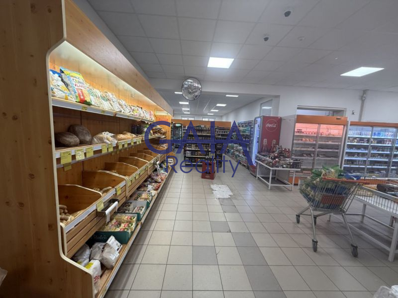 Komerční objekt po rekonstrukci s fotovoltaikou 