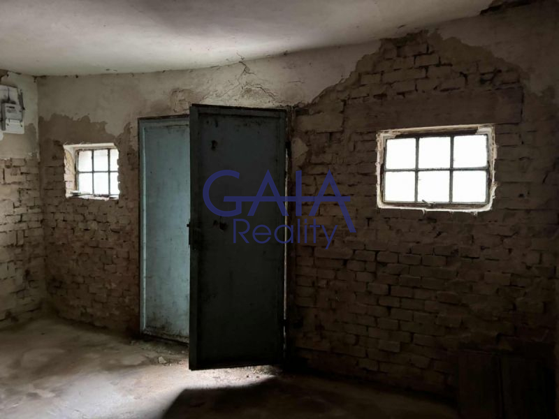 Prodej vinného sklepa s krásným kvelbem a zahradou