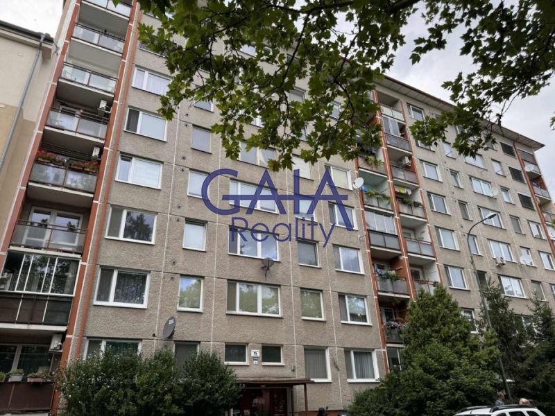 Podnájem bytu 3 +1 s balkonem nedaleko centra měst