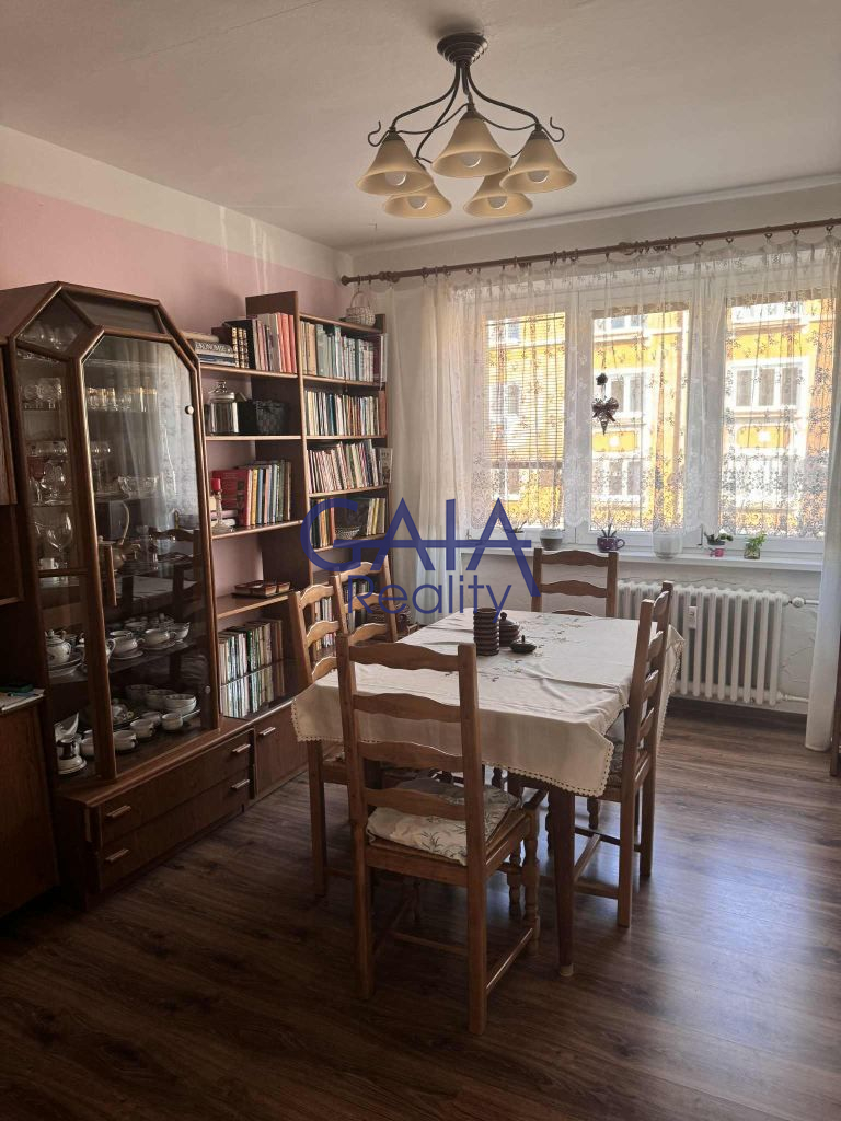 Prodej hezkého prostorného bytu 3+1 v klidné části