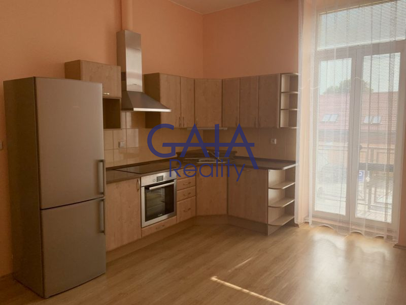 Pronájem bytu 2+kk s parkovacím místem