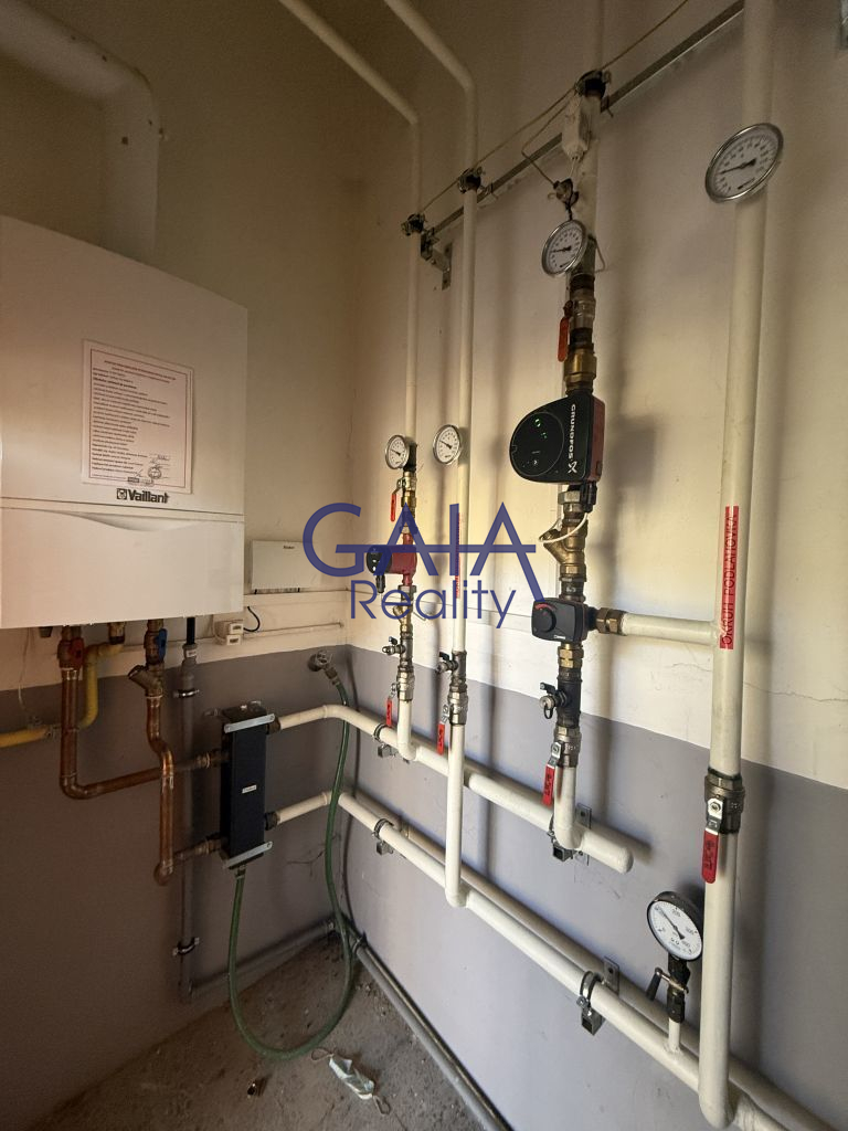 Komerční objekt po rekonstrukci s fotovoltaikou 