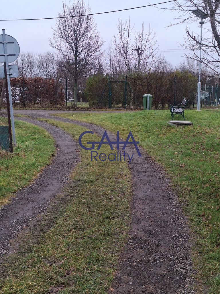 Pronájem zahrady se zahradní kůlnou 