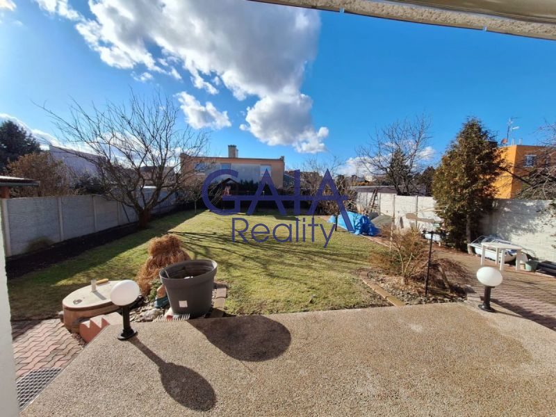 Pronájem krásného bytu 2+1 s terasou, markýzou a zahradou