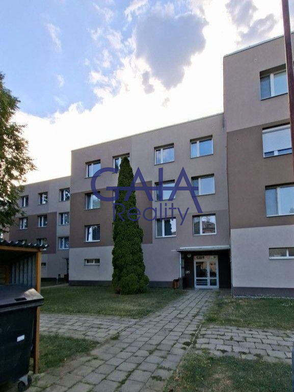 Prostorný cihlový byt 3+kk s lodžií v klidné části