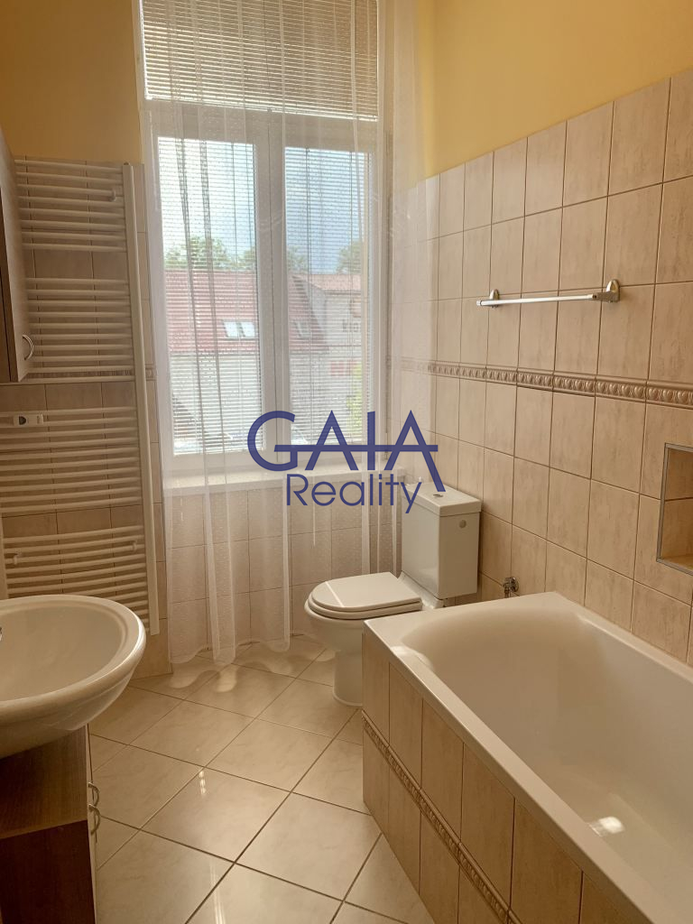 Pronájem bytu 2+kk s parkovacím místem