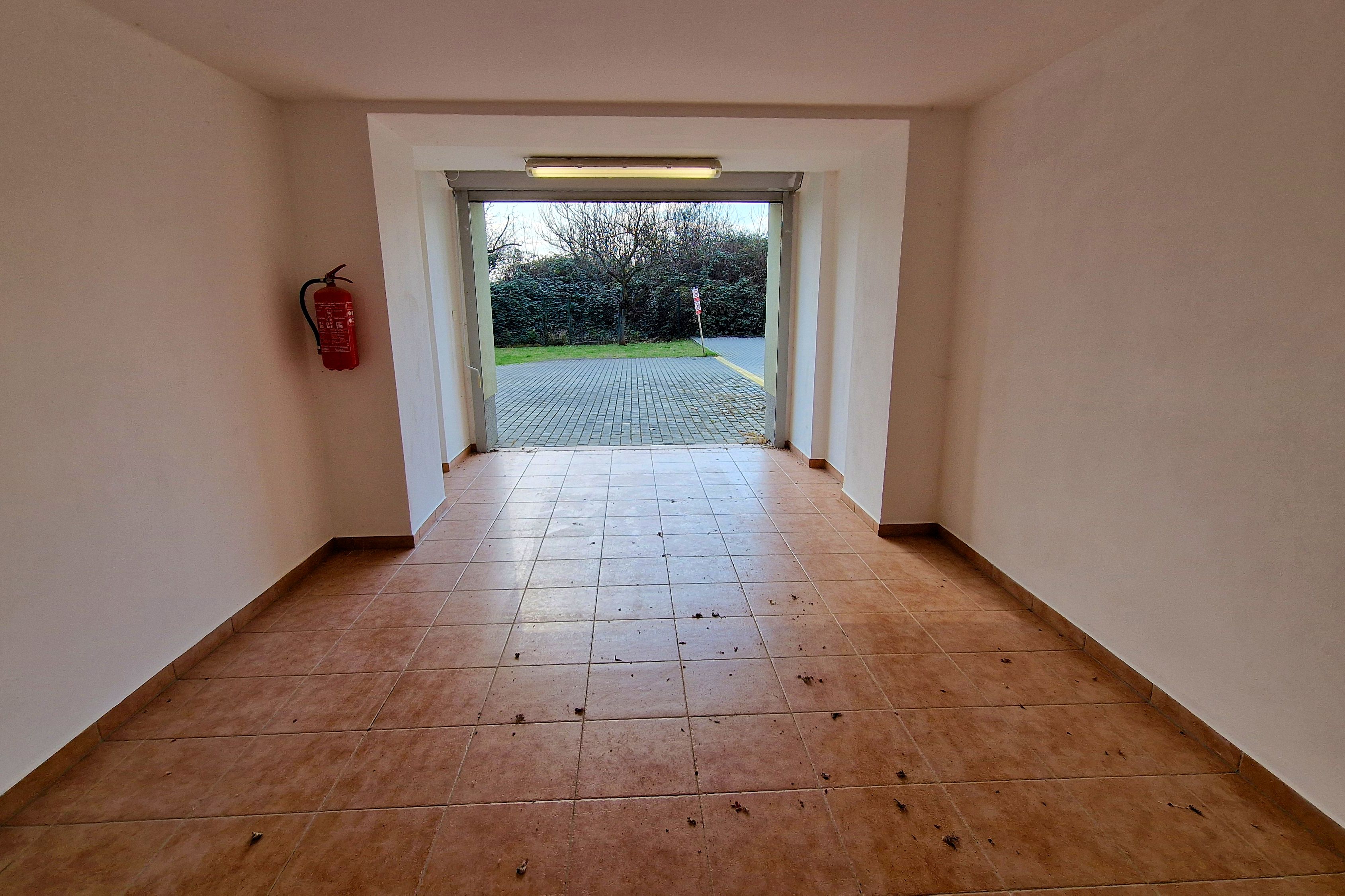 pohled z garĂĄĹže do dvornĂ­ Ä?ĂĄsti byt. domu