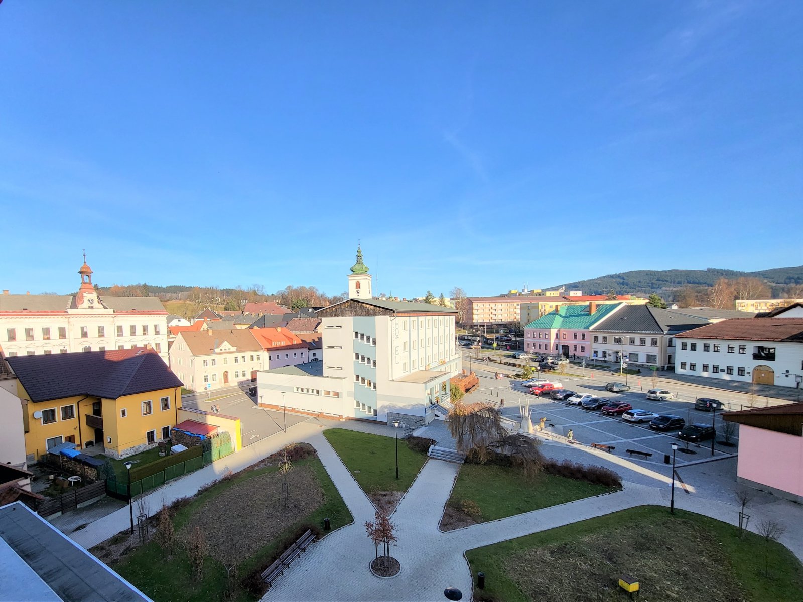 Výhled na široké okolí