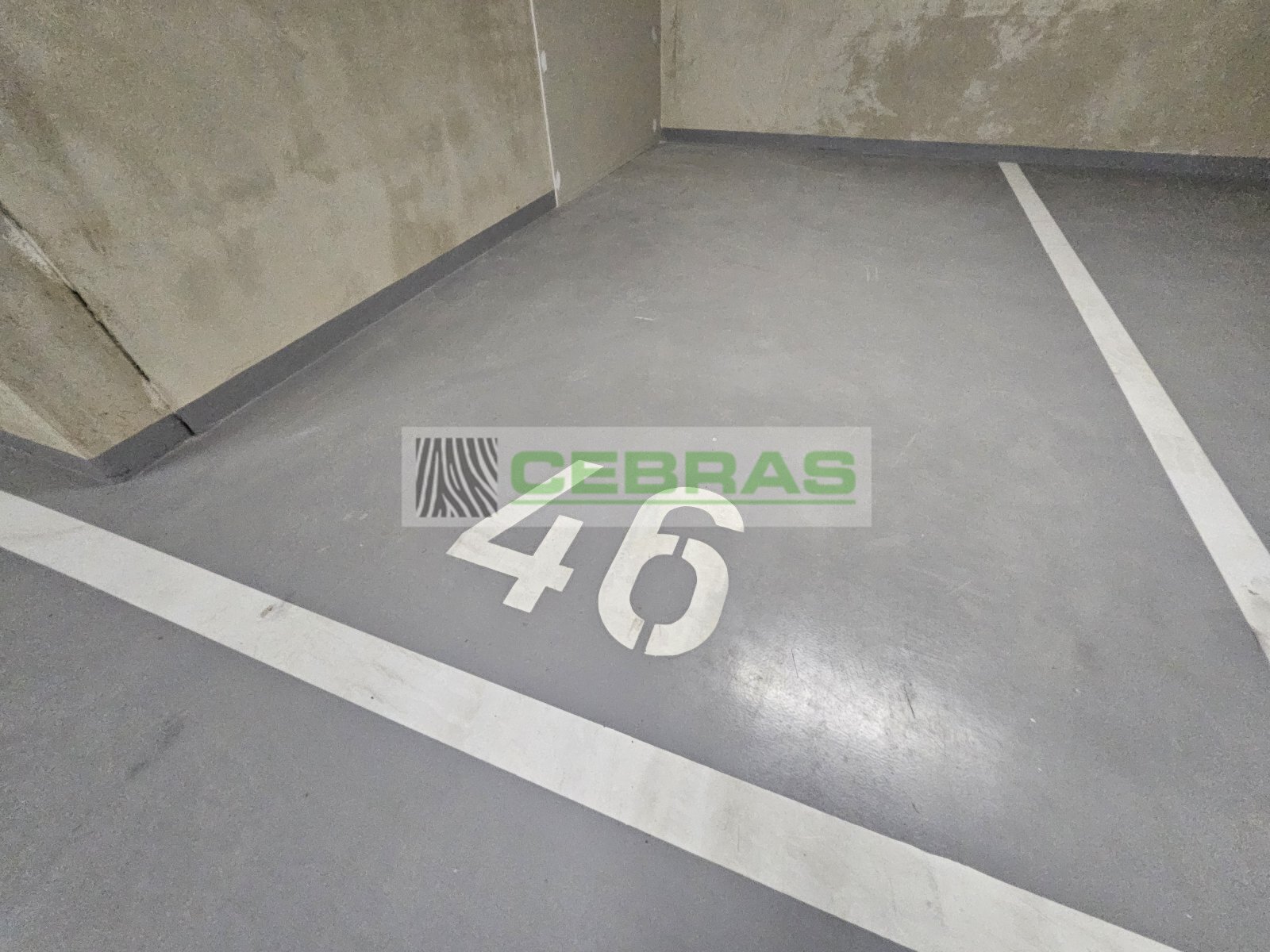 Dvě parkovací stání za sebou