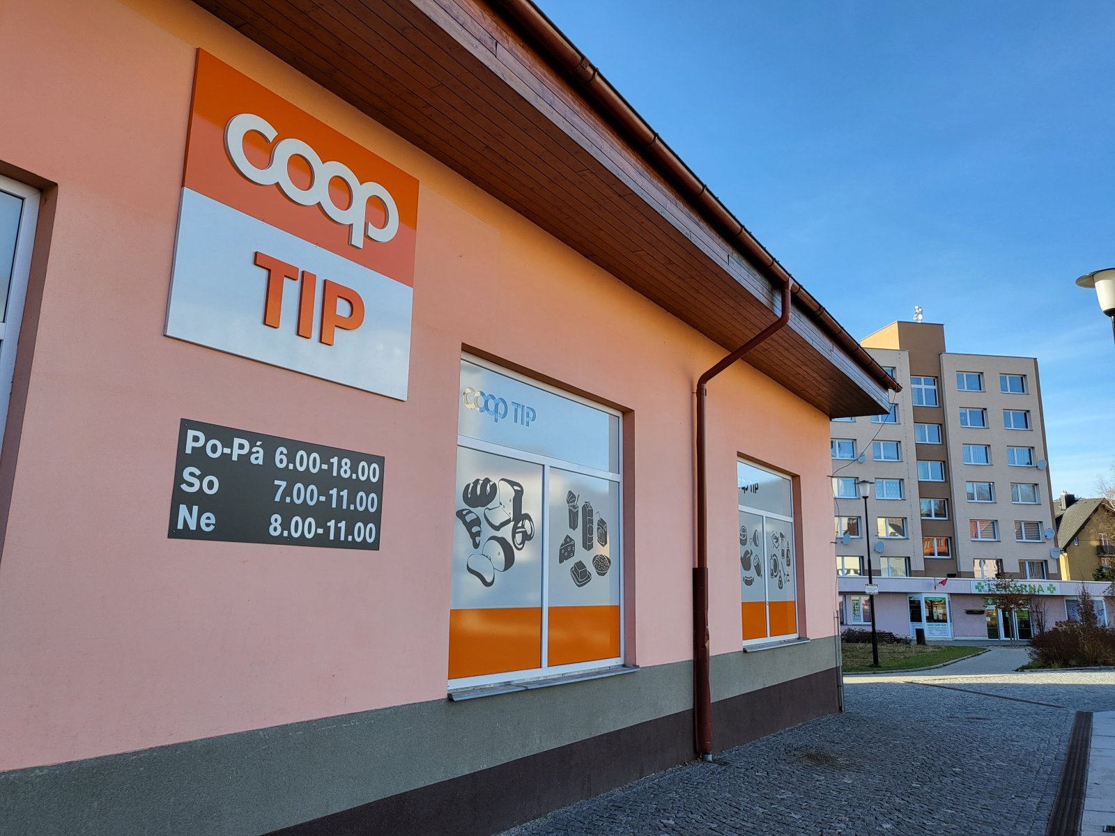 Prodejna 3 minuty od domu, lékárna pod domem