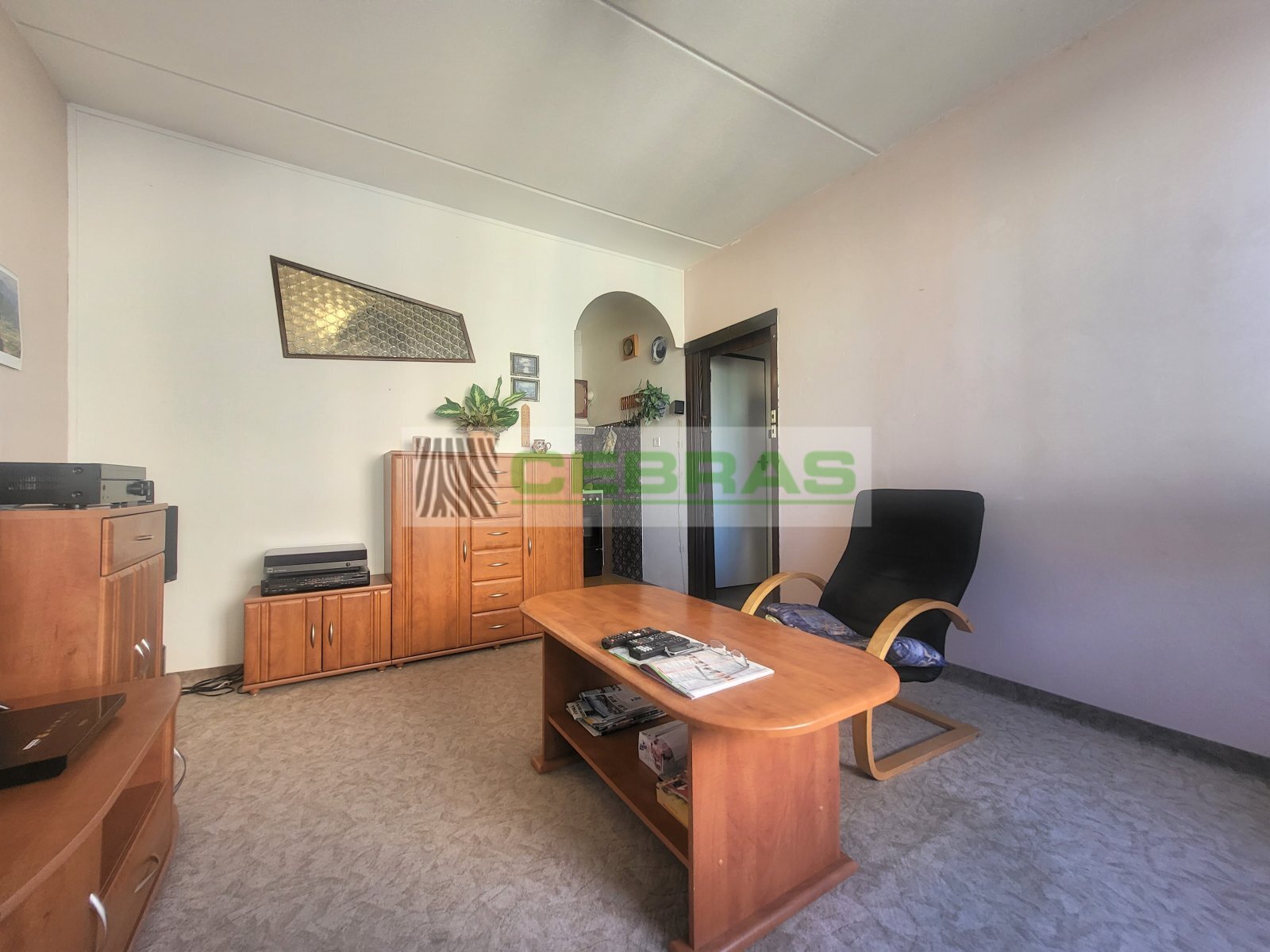 Hlavní pokoj s odděleným kuchyňským koutem