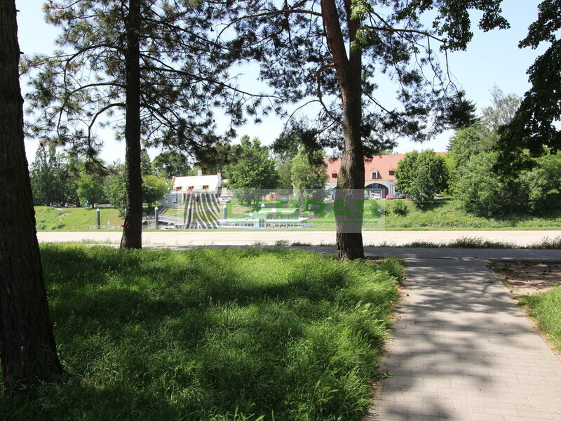 Přístaviště u domu. Taky způsob jak se dostat do Prahy :)