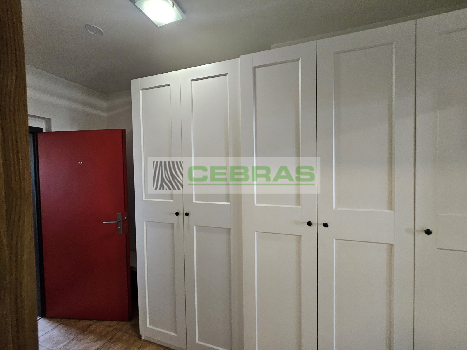 Chodba se šatními skříněmi