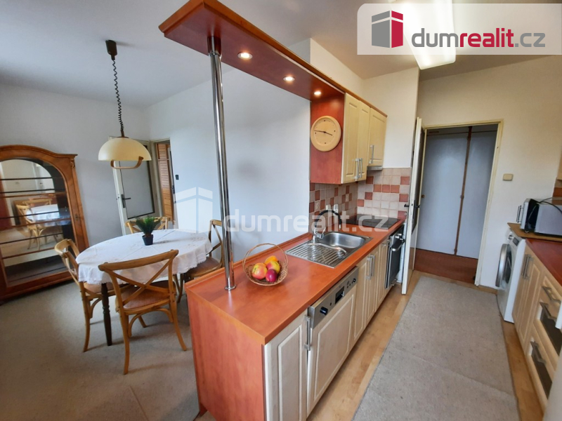 kuchyň s jídelním koutem