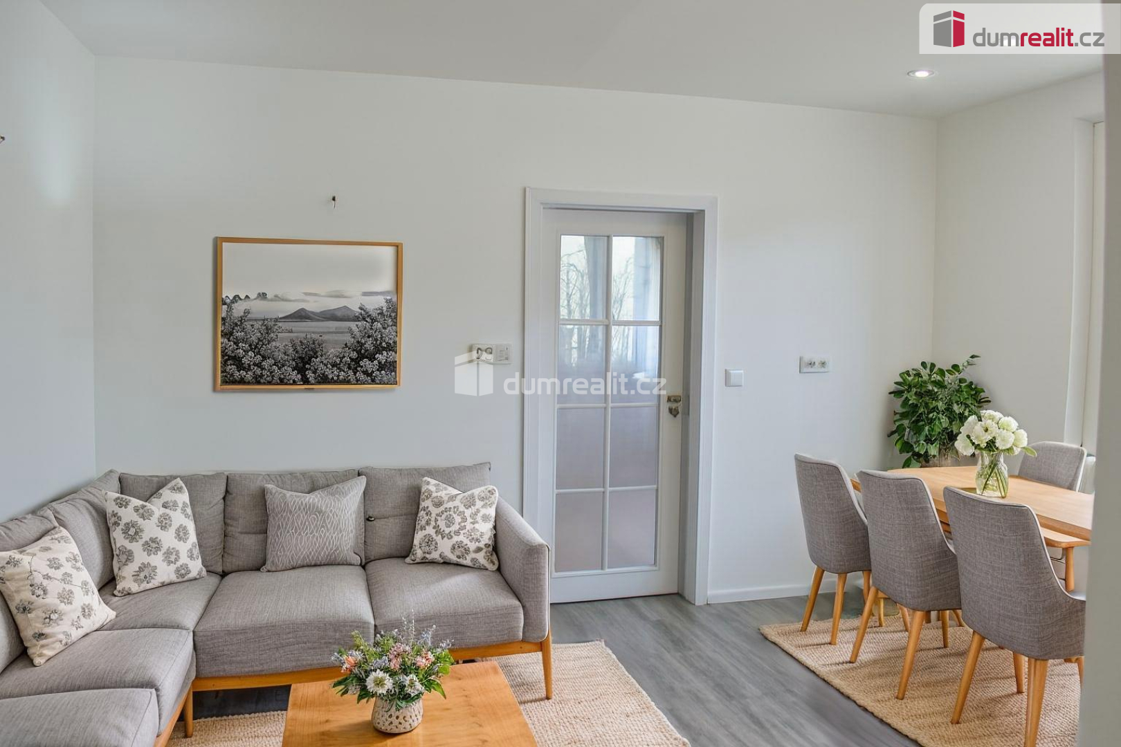 vizualizace možného vzhledu pokoje s kuchyň.koutem