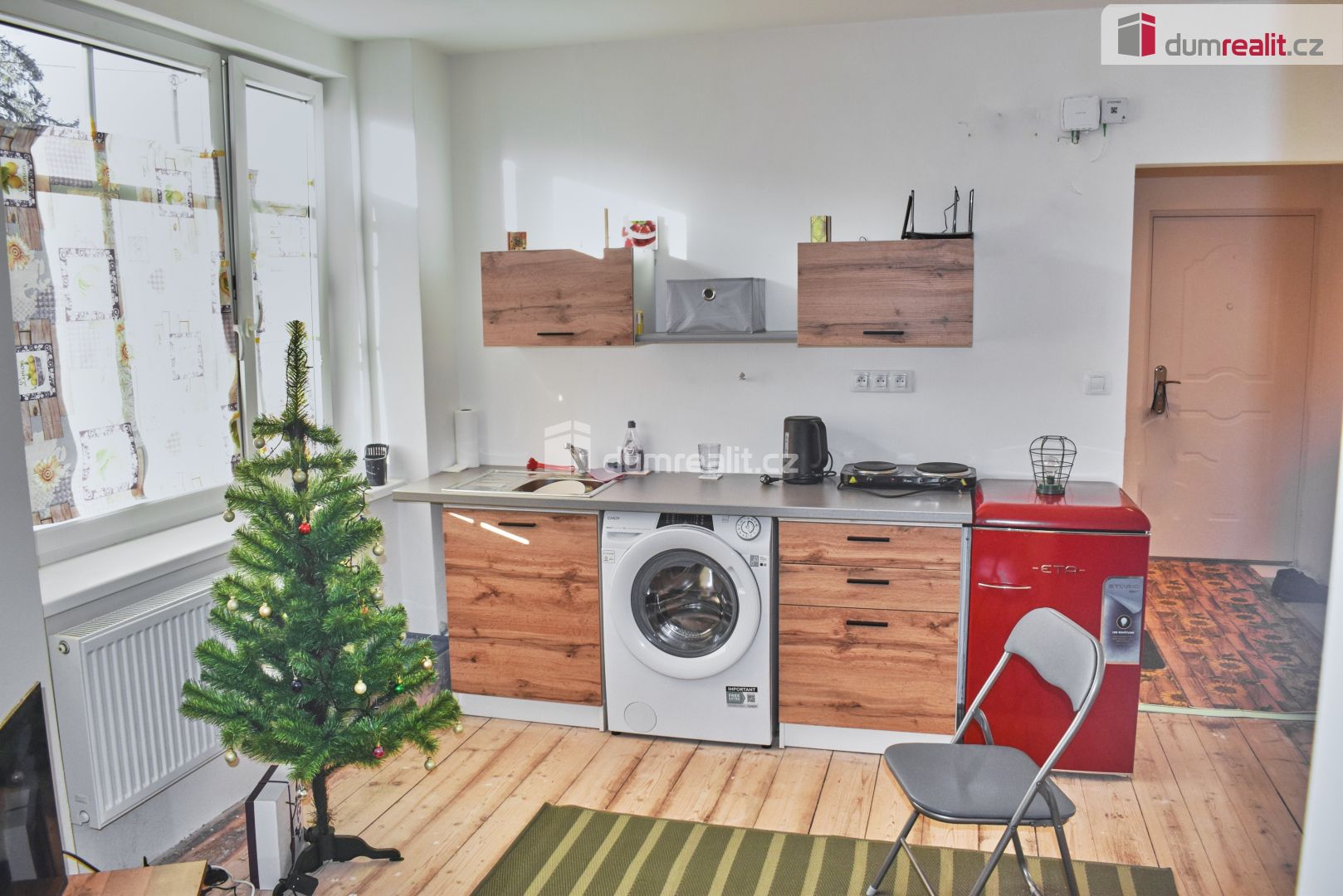 aktuální foto pokoje s kuchyňským koutem