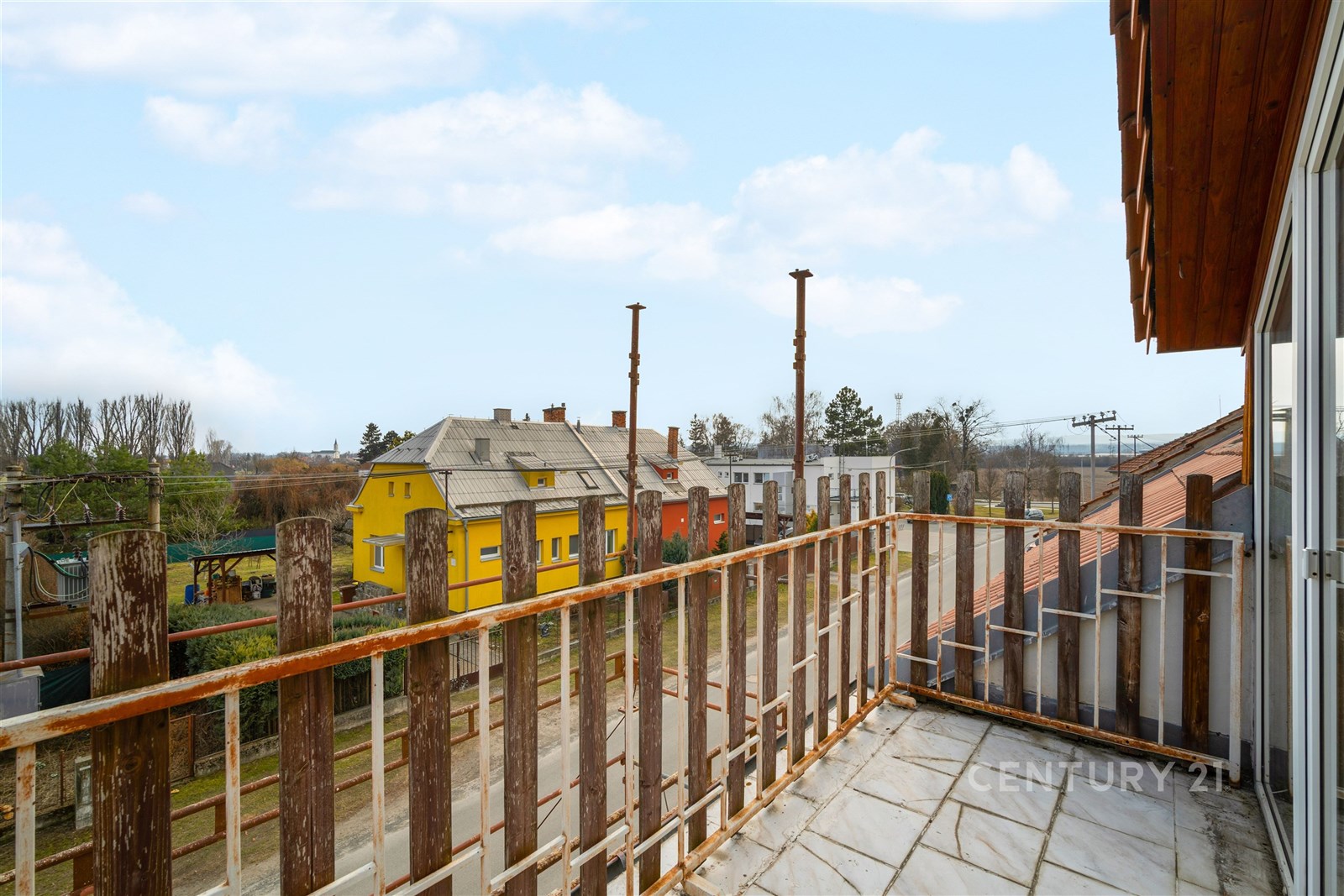 Balkon s výhledem na město nabízí prostornou ploch