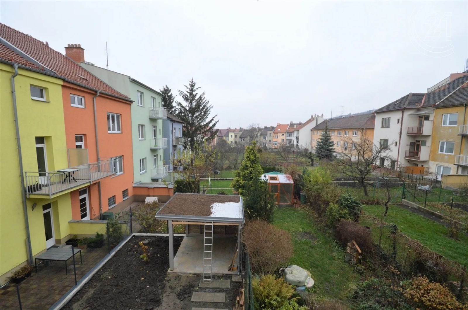 přístřešek s plot