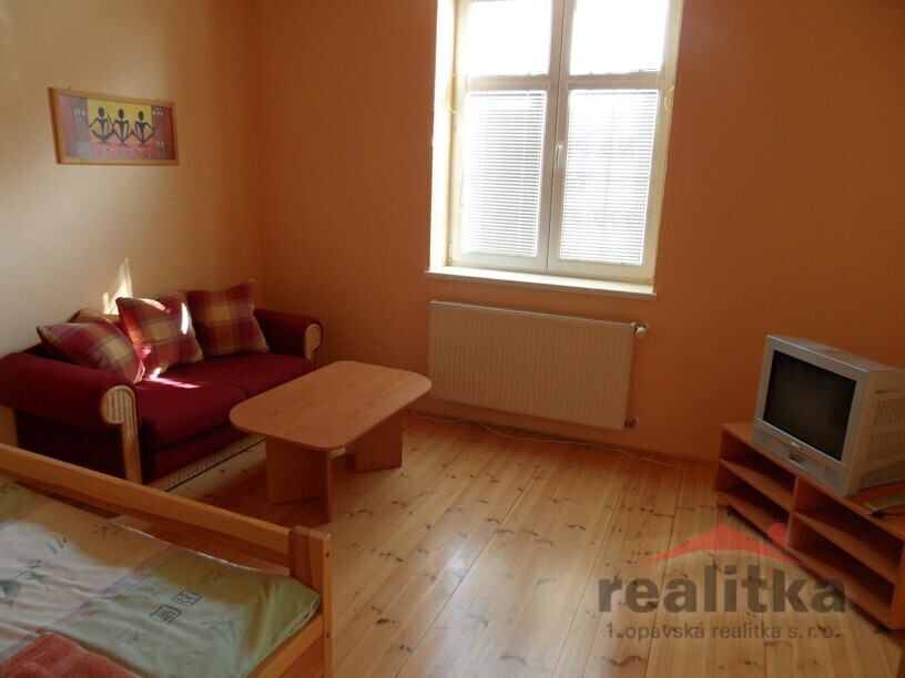 byt 3 - loznice - obyvak.jpg