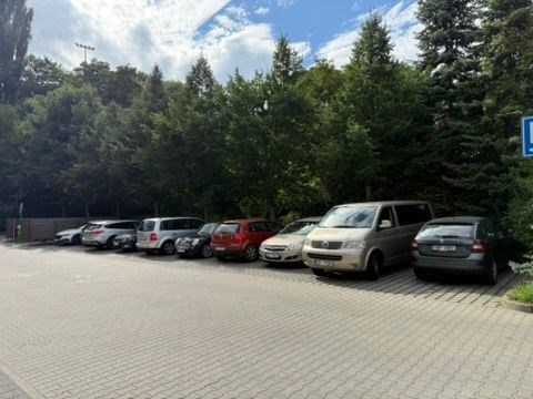 Parkování u domu 