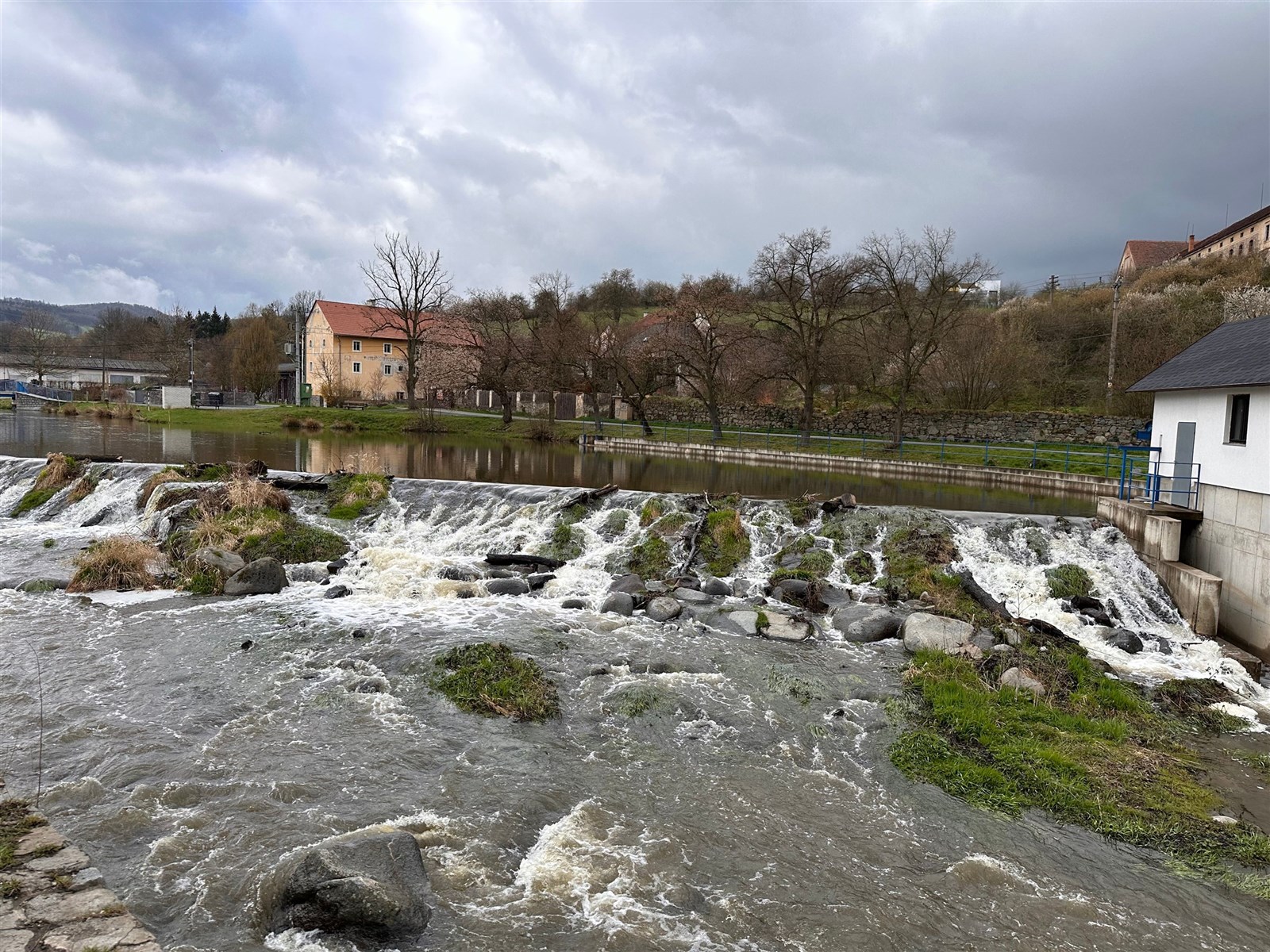Splav v Novém Kníně 