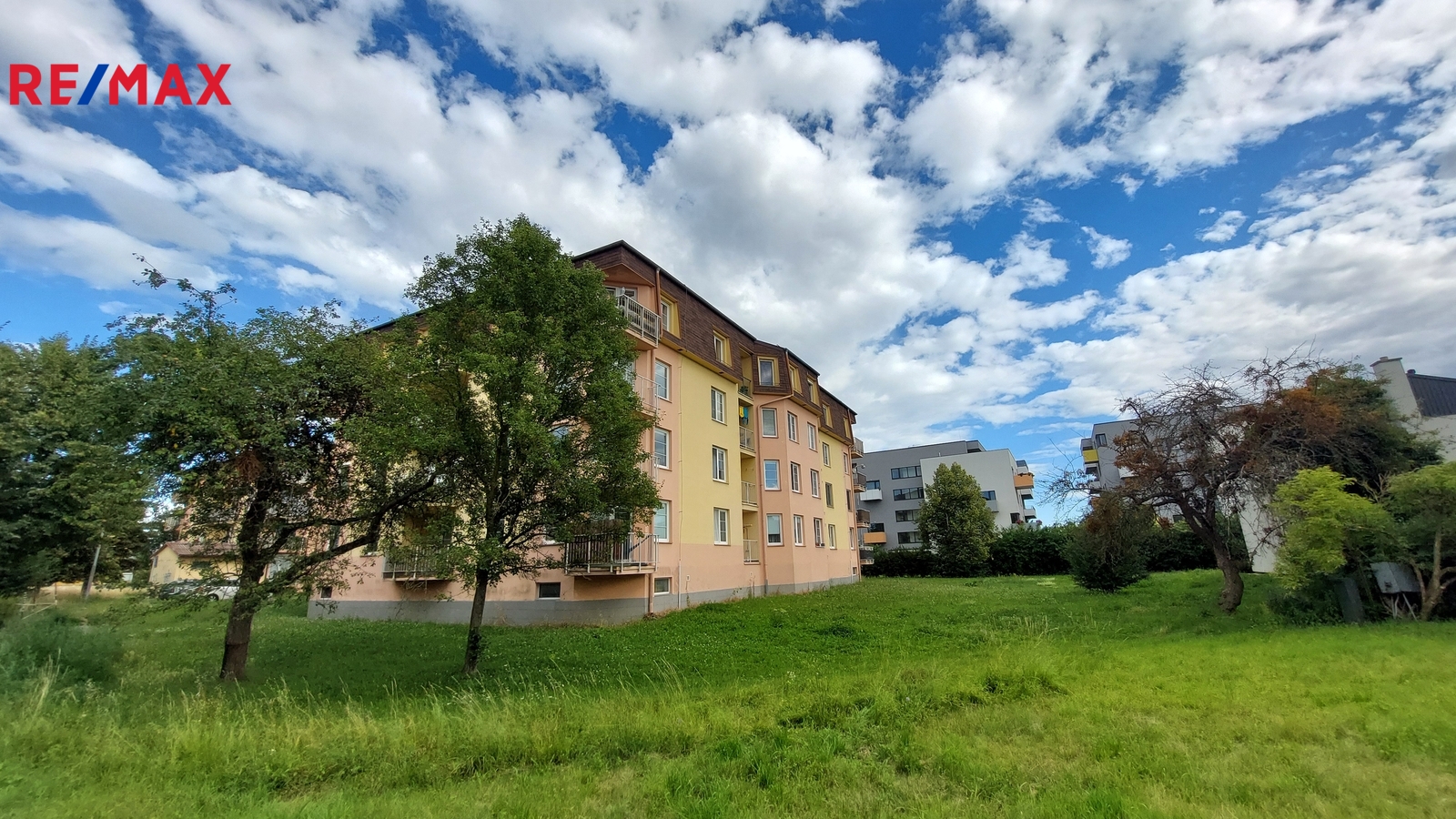 Pohled na dům z ulice