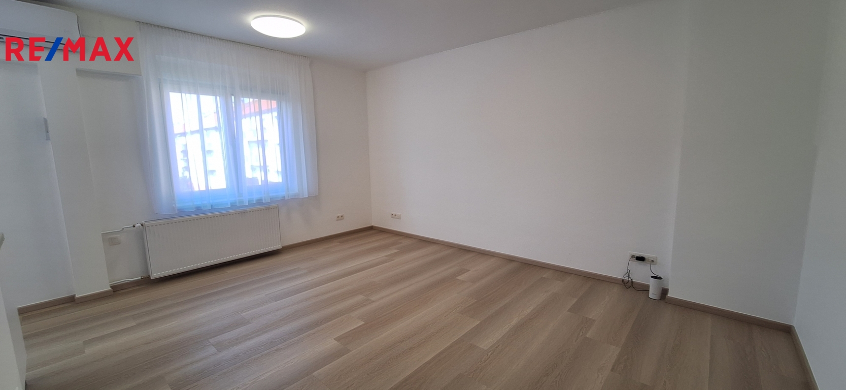 Obývací pokoj s kuchyňským koutem
