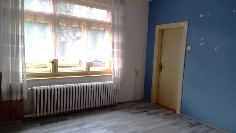 Pronájem bytu 3+1 s lodžií, sklepem, kolnou a par